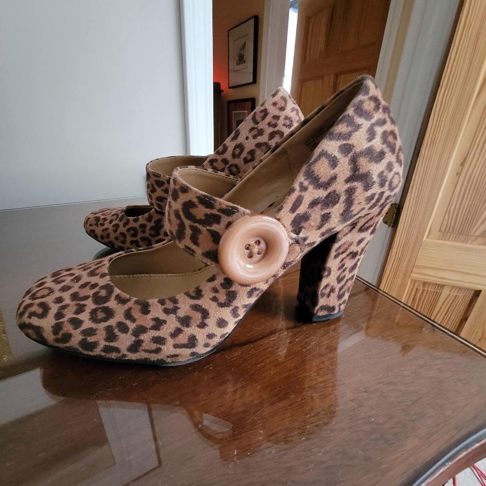 Gorgeous Rialto Mary Jane Leopard Heels